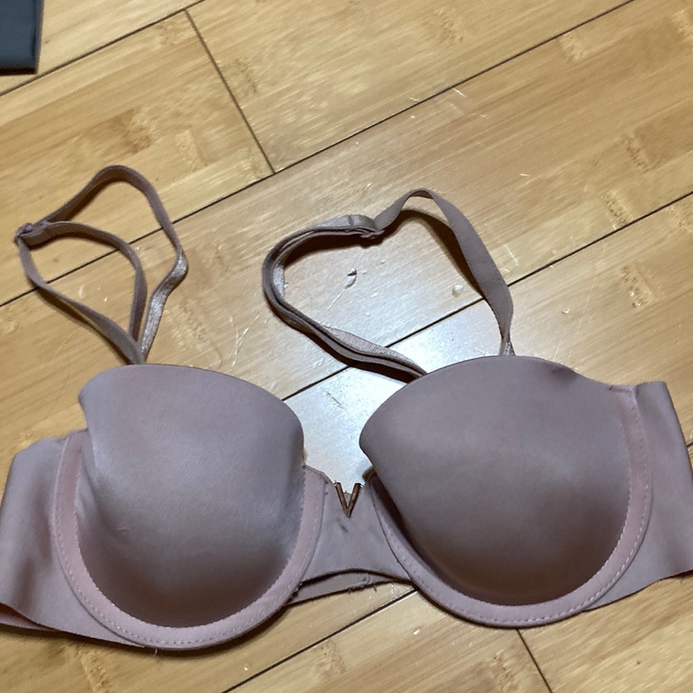 Victoria’s Secret bra, push-up, and strapless. No tag. 32A
